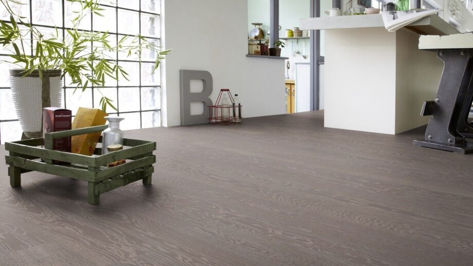 Parkett Tarkett, Play, Tamm Marble Plank, harjatud, 1-lip, 2 külge mikrofaas, Proteco Natura peits