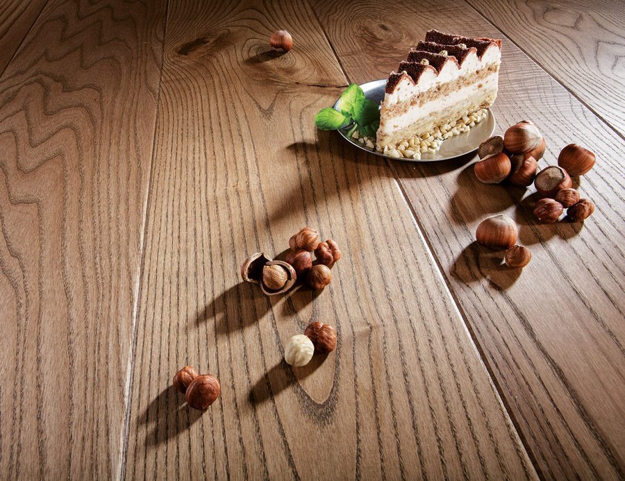 Parkett Saar, Grande Hazelnut, 1-lip, faasitud, harjatud, peits ja naturaalõli