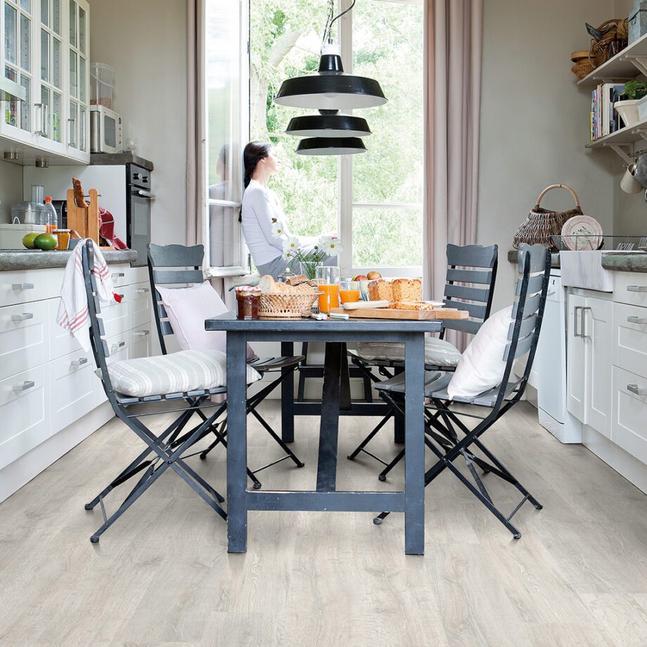 Laminaatparkett Quick-Step Classic RECLAIMED WHITE PATINA OAK (hele tamm)