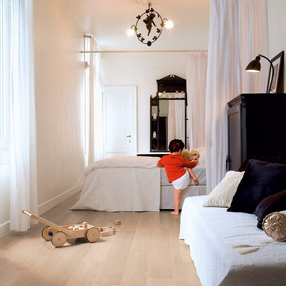 Laminaatparkett Quick-Step IMPRESSIVE WHITE VARNISHED OAK (valge) – vaade 2