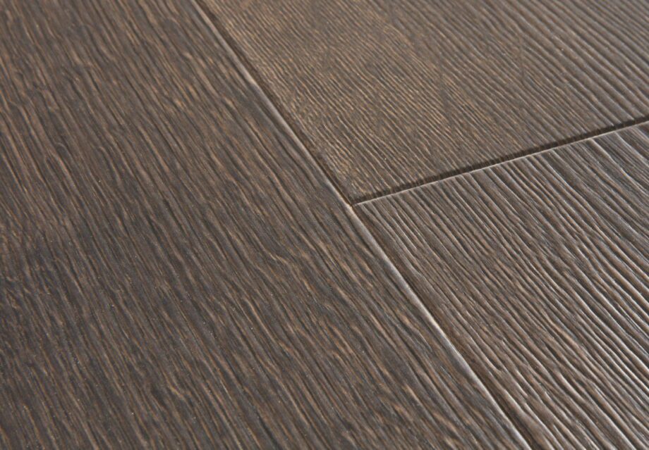Laminaatparkett Quick-Step MAJESTIC DESERT OAK BRUSHED DARK BROWN (tamm, harjatud, tumepruun) – vaade 4