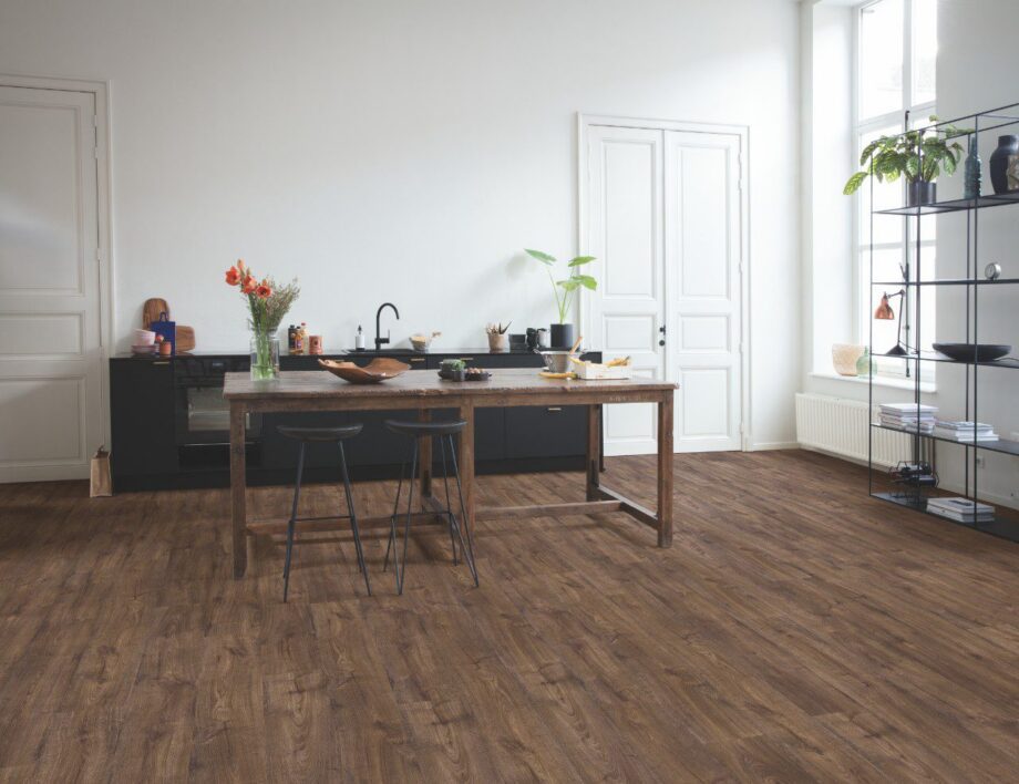 LVT Vinüülparkett QUICK STEP, Pulse Click, Autumn Oak Chocolate, tamm, faasitud – vaade 4