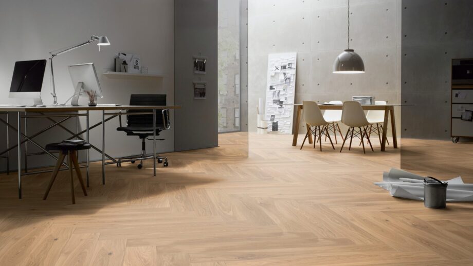 Parkett Tamm, ter Hürne, oak light beige, kalasaba parkett, harjatud, faasitud, valge naturaalõli – vaade 4
