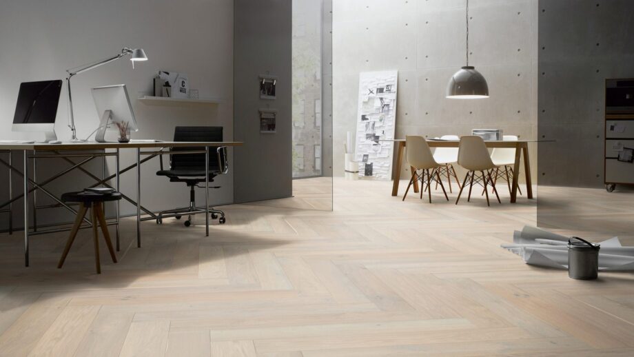 Parkett Tamm, ter Hürne, Oak sand grey, kalasaba parkett, harjatud, faasitud, naturaalõli – vaade 3