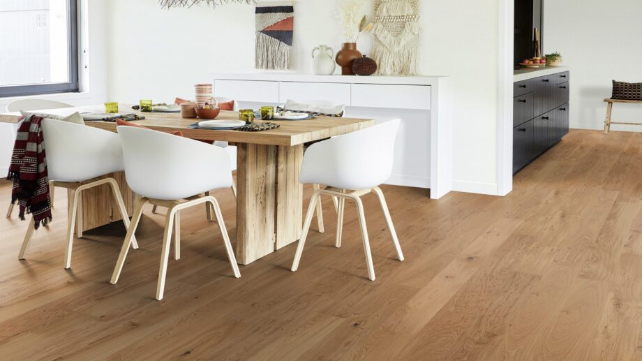 Parkett Tarkett, Pure, Tamm Rustic Plank, 1-lip, 2 külge mikrofaas, harjatud, Proteco Hardwax Oil õlivaha – vaade 2