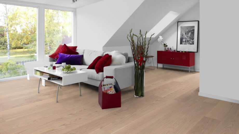 Parkett Tarkett, Shade, Tamm Cream White (valge) Plank XT, 1-lip, 2 külge mikrofaas, harjatud, peits ja Proteco Natura matt lakk – vaade 3