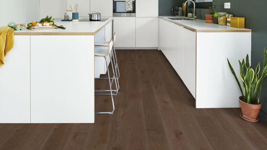 Parkett Tarkett, Shade, Tamm Italian Brown Plank, 1-lip, harjatud, 2 külge mikrofaas, Proteco Natura matt lakk – vaade 2