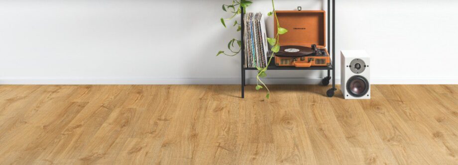 Vinüülparkett SPC Quick Step autumn oak honey alpha medium planks, faasitud – vaade 4