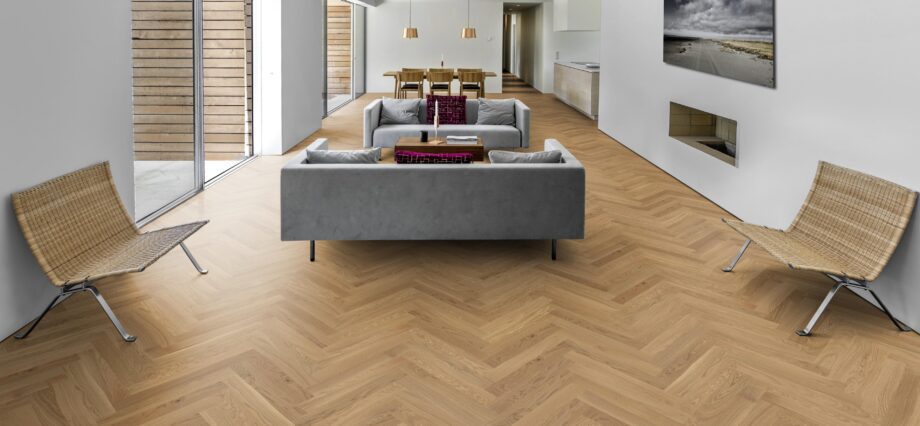 Herringbone flooring Bauwerk Monopark Oak Rustic 45 oilwaxed installed on living room floor