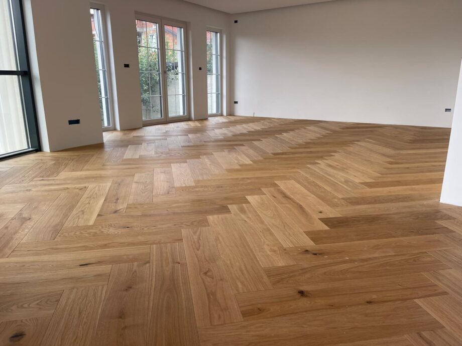 Herringbone flooring Oak Mix beveled, brushed and oil waxed installed on Livingroom floor