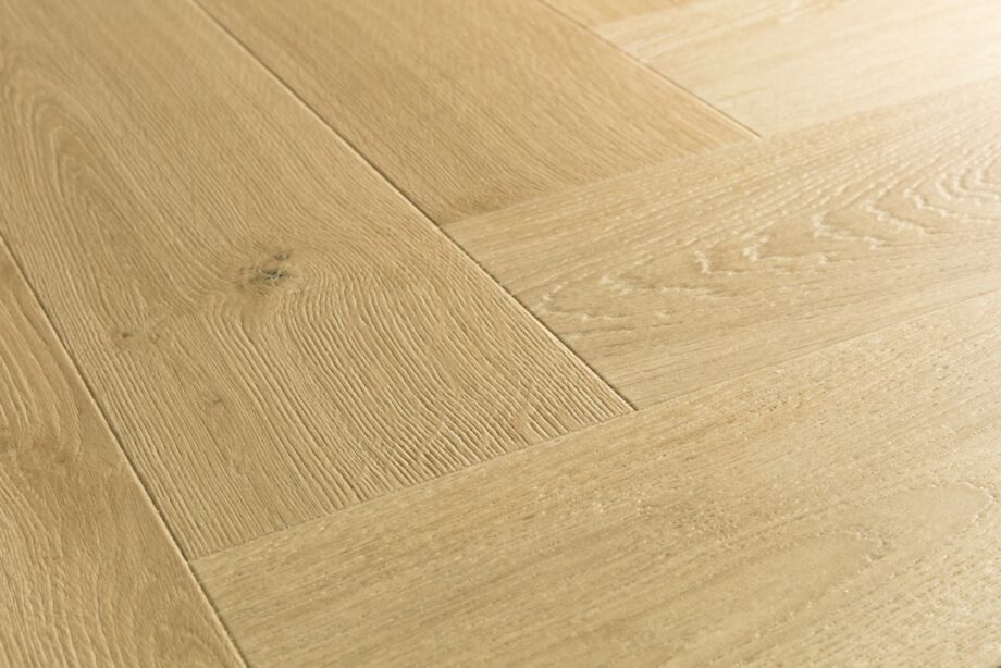 herringbone-laminate-floors-quick-step-impressive-design-gardamom-oak Herringbone laminate floors Quick Step Impressive Disain Gardamom Oak, light brown oak tone with a uniform and natural grain pattern