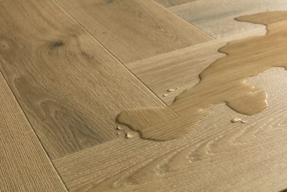 Klasaba laminaat Quick-Step Impressive Disain Charred Oak tooni ja disaini kirjeldus. Laminaatparketil on vee lo
