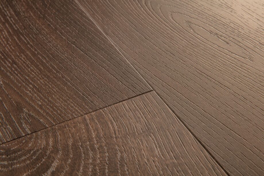 lvt-parkett-quick-step-bloom-autumn-oak-chocolate LVT parkett Quick-Step Bloom Autumn Oak Chocolate tumepruun harjatud tamm põrandalaua disainiga