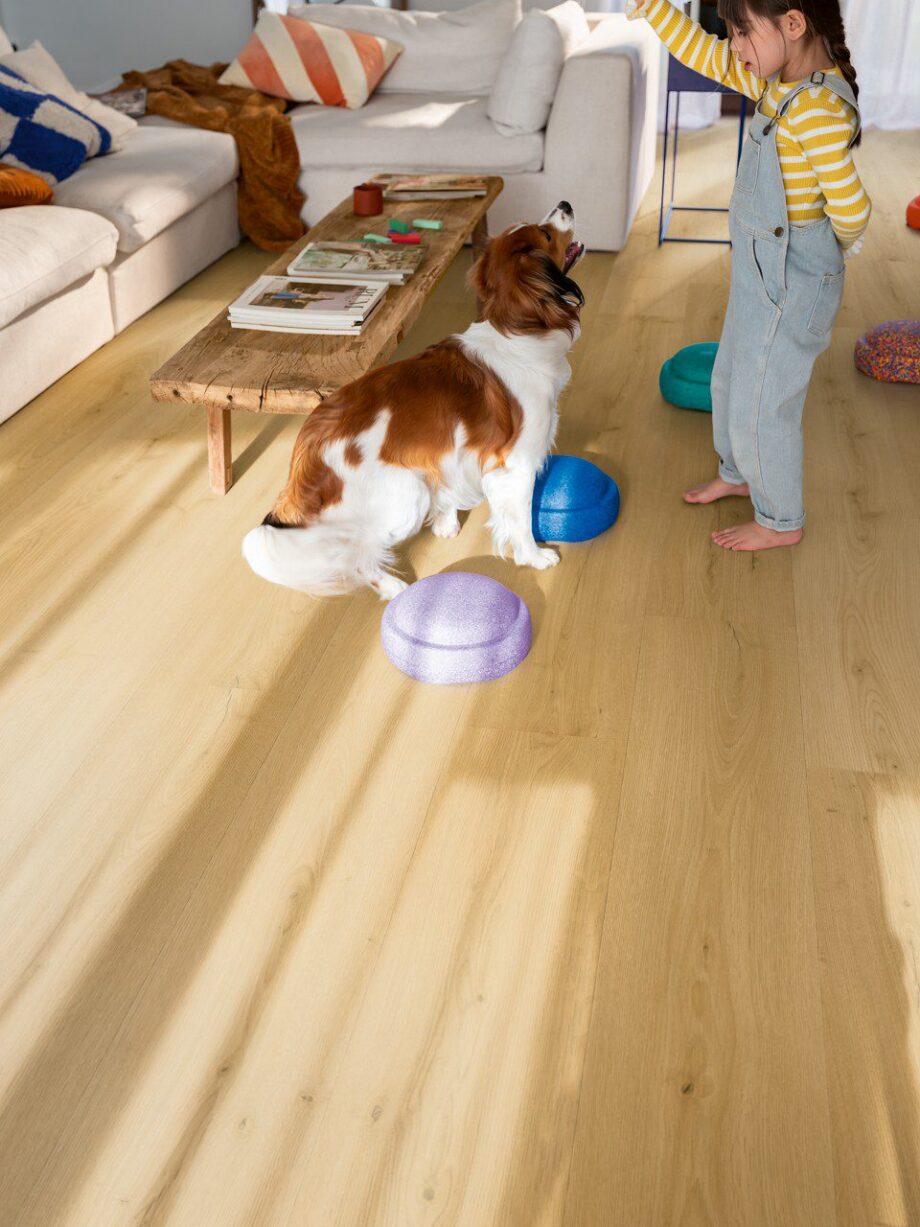 Vinüülparkett Quick-Step Bloom Brushed Oak Honey – vaade 5