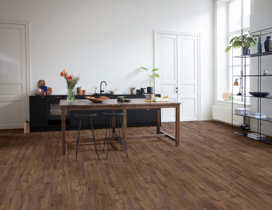 виниловыи-ламинат-quick-step-bloom-autumn-oak-chocolate виниловыи-ламинат-quick-step-bloom-autumn-oak-chocolate