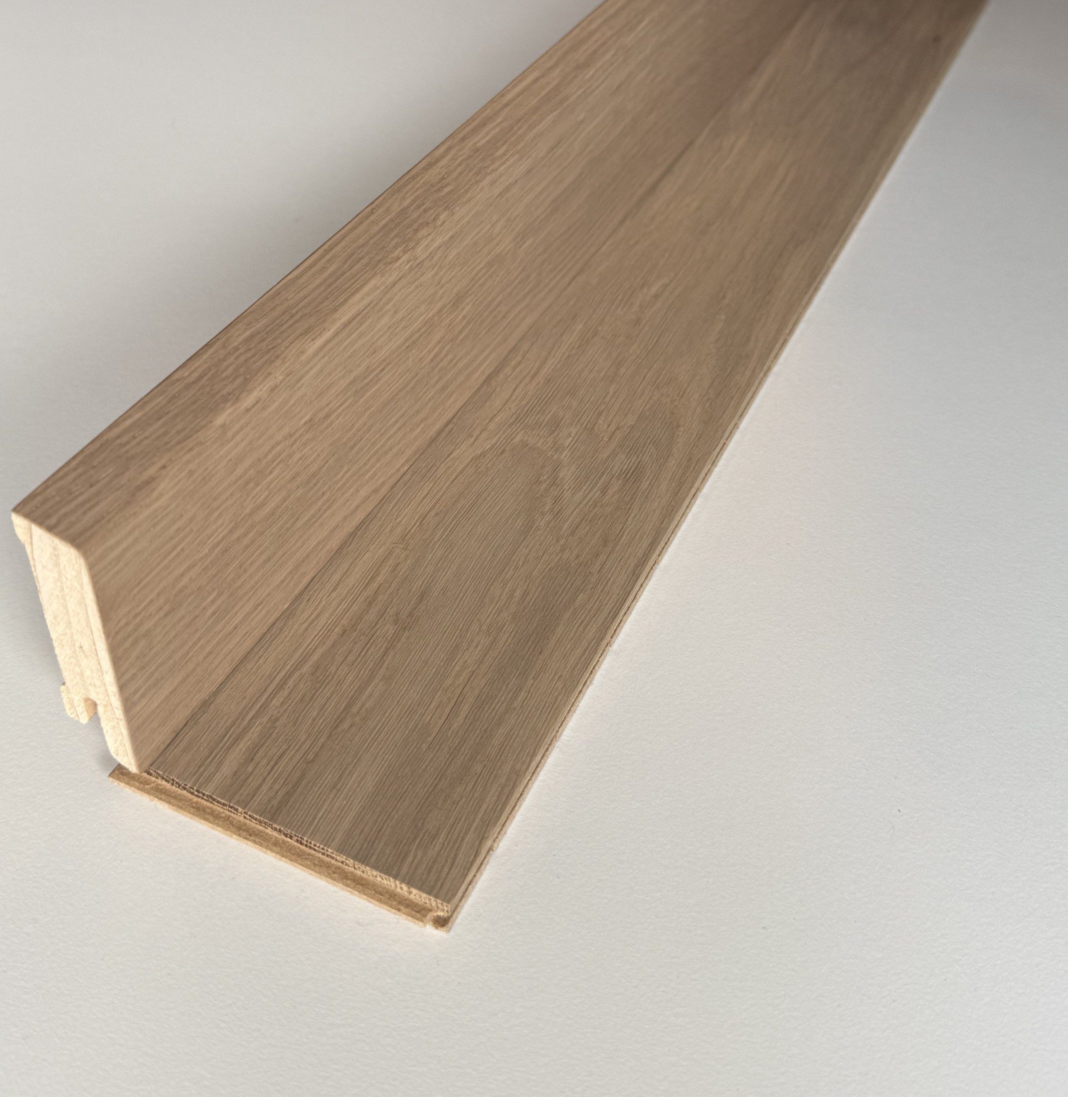 Põrandaliist sponeeritud tamm valge õli profiil 15x60mm