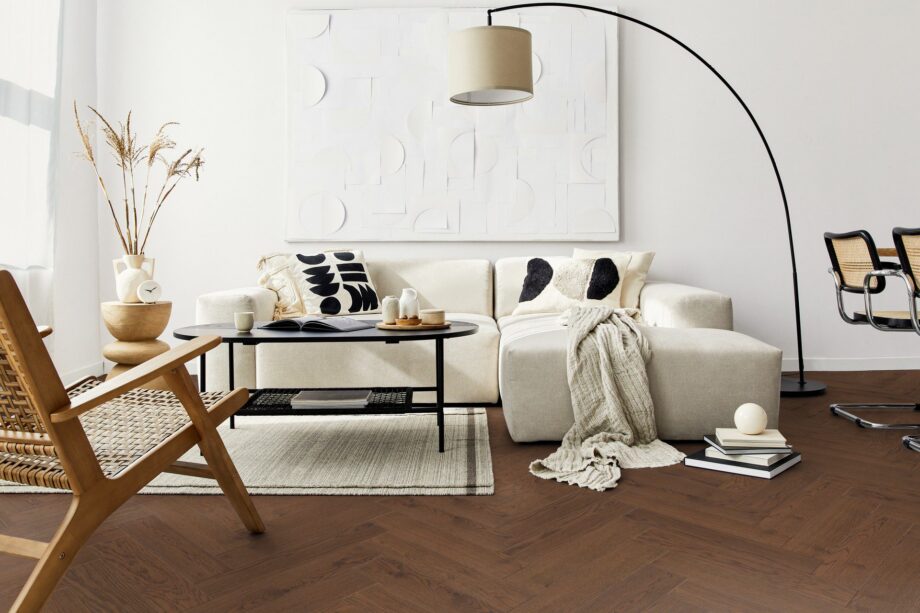 Kalasaba parkett Parky Swing Hazel Oak Rustic Light, tamm, spoonparkett, harjatud, super matt lakk, 593 x 121 x 10 mm – vaade 2 Kalasaba parkett Parky Swing Hazel Oak Rustic Light, tamm, spoonparkett, harjatud, super matt lakk, 593 x 121 x 10 mm – vaade 2