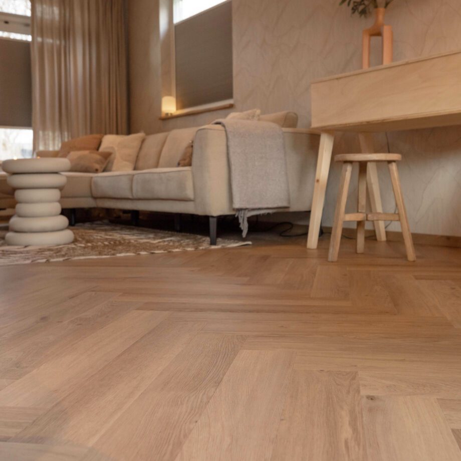 Liimitav kalasaba vinüülparkett Floorify Gluedown Toro FG318 – vaade 2 Liimitav kalasaba vinüülparkett Floorify Gluedown Toro FG318 – vaade 2