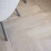 Liimitav kalasaba vinüülparkett Floorify Gluedown Toro FG318 – vaade 3 Liimitav kalasaba vinüülparkett Floorify Gluedown Toro FG318 – vaade 3