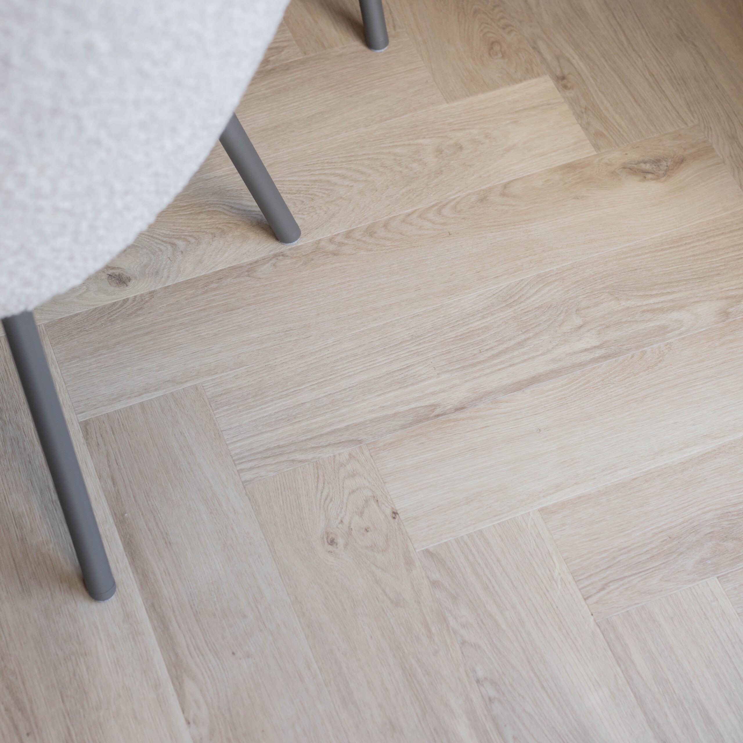 Liimitav kalasaba vinüülparkett Floorify Gluedown Toro FG318 – vaade 3