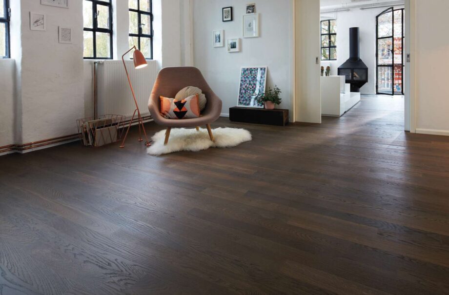Parkett Bauwerk Cleverpark 1250 suitsutatud tamm Crema 14 B-Protect – interjöör