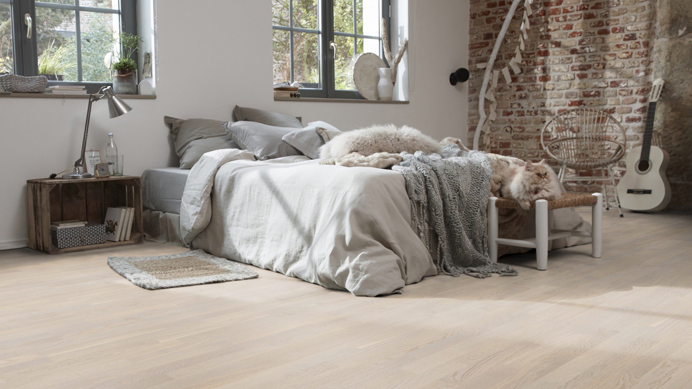 Parkett Tarkett, Shade, Tamm Cotton White (valge) TreS, 3-lip, peits ja Proteco Natura matt lakk – vaade 3