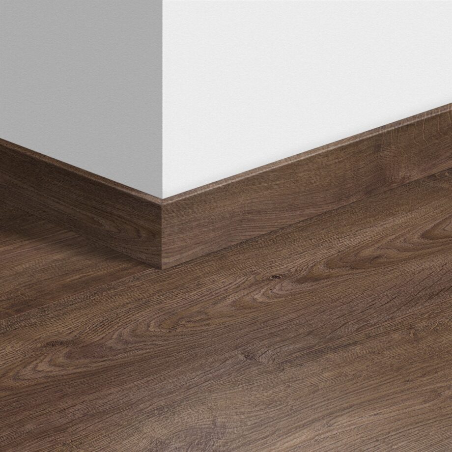 qsvsk40199-1 Põrandaliist tamm Quick-Step Autumn Oak Chocolate LVT vinüülparketile, veekindel, 12x58x2400 mm