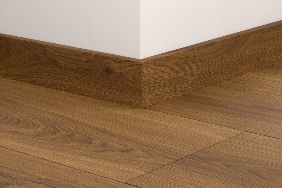 qsvsk40315-1 Põrandaliist tamm Quick-Step Botanic Caramel Oak LVT vinüülparketile, veekindel, 12x58x2400 mm