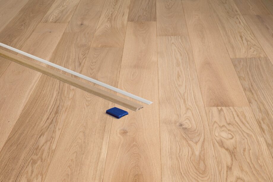 qswincp05102-1 Incizo 5in1 üleminekuliist Quick-Step White Daisy Oak Extra Matt parketile, puitspoon, 17x54x2150 mm