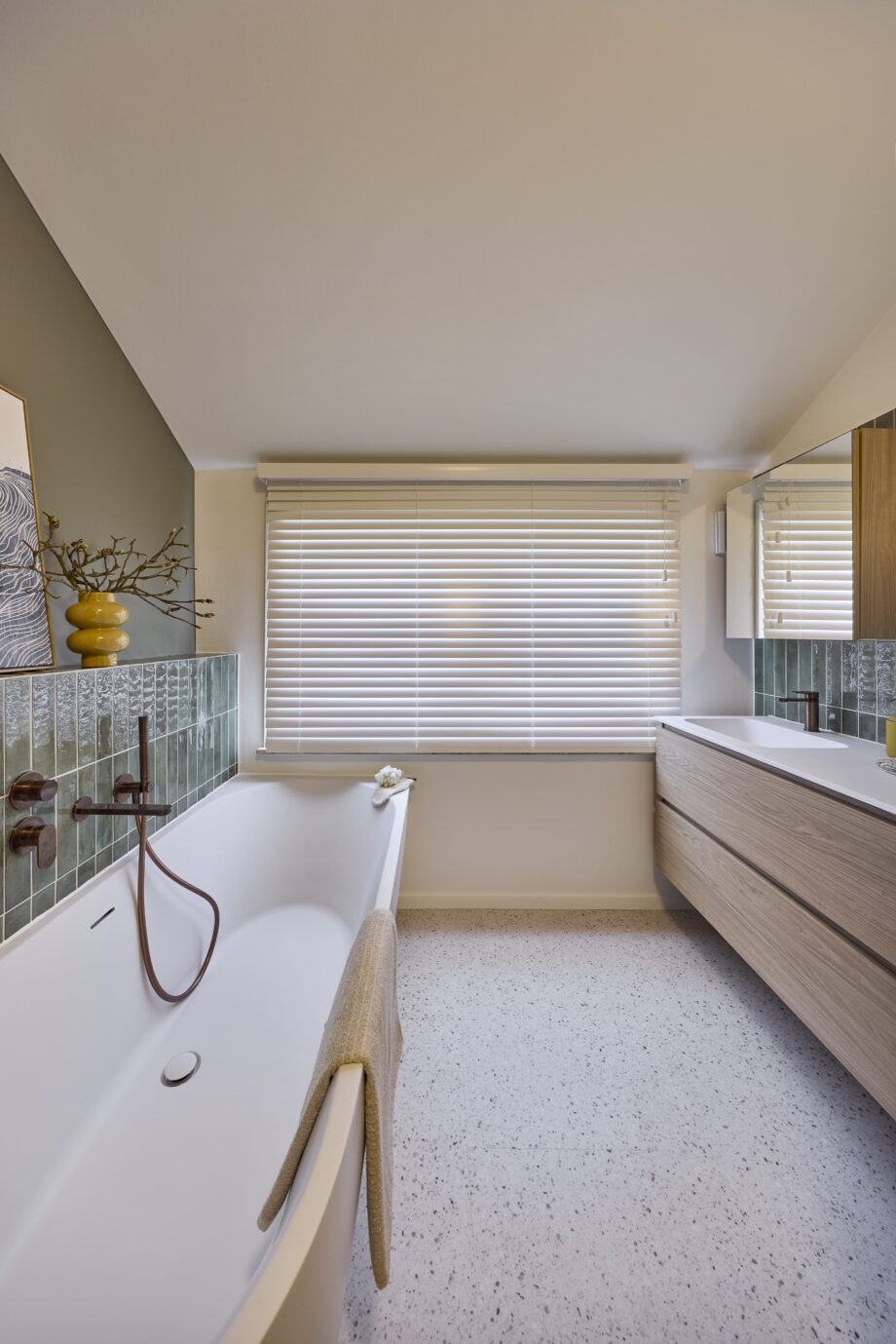 Tugevdatud südamikuga LVT vinüülplaat Floorify Large Tile Piccolo F032 – vaade 2