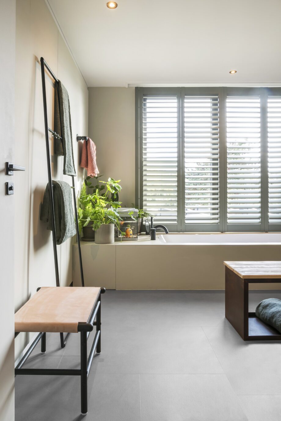 Tugevdatud südamikuga LVT vinüülplaat Floorify Small Tile Oyster F515 – vaade 3 Tugevdatud südamikuga LVT vinüülplaat Floorify Small Tile Oyster F515 – vaade 3