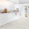 LVT Vinüülparkett QUICK STEP, Ambient Click, Light concrete, faasitud – vaade 3