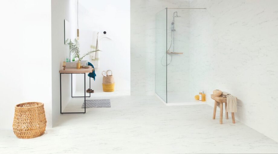 LVT Vinüülparkett QUICK STEP, Ambient Click, Marmor Carrara Valge, faasitud – vaade 3