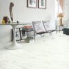 LVT Vinüülparkett QUICK STEP, Ambient Click, Marmor Carrara Valge, faasitud – vaade 4