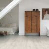 LVT Vinüülparkett QUICK STEP, Balance Click, Canyon tamm hele, sae jäljed, faasitud – vaade 3