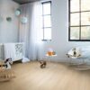 Vinüülparkett SPC Quick Step pure oak blush alpha medium planks, faasitud – vaade 3