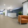 Linoleum Uni Walton Acoustic Plus 19dB 0085 Warm concrete grey – vaade 2
