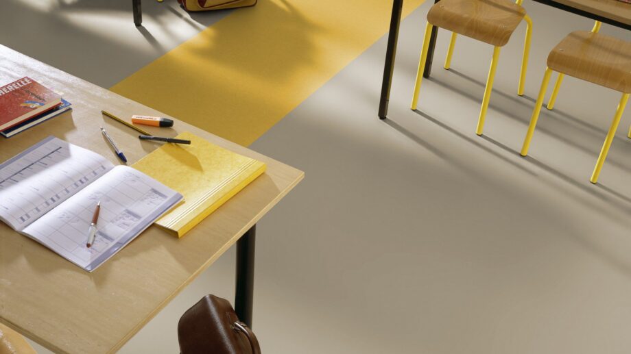 Linoleum Uni Walton Acoustic Plus 19dB 0085 Warm concrete grey – vaade 3