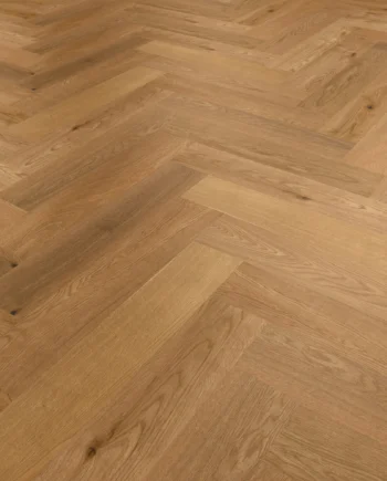 Kalasaba parkett tamm kergelt okslik faasitud, harjatud ja õlitatud