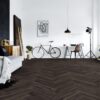 Kalasaba parkett Tamm Rustik Vintage Black faasitud ja õlitatud – vaade 4