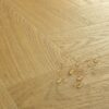 Herringbone vinyl flooring Quick-Step Pristine serene Oak Medium natural sorting and color description.