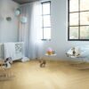 Kalasaba vinüülparkett Quick-Step Pristine Serene Oak Medium Natural paigaldatud 