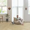 LVT kalasaba parkett Quick-Step Pristine serene oak light natural – vaade 4 LVT kalasaba parkett Quick-Step Pristine serene oak light natural – vaade 4