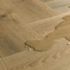 Klasaba laminaat Quick-Step Impressive Disain Charred Oak tooni ja disaini kirjeldus. Laminaatparketil on vee lo