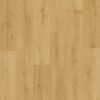 Vinyylilattia Quick Step Bloom Brushed Oak Honey, lämmin hunajainen tammen sävy ja harjattu tammikuviointi.