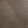 vinyylilaatta-quick-step-oro-oxidized-rock Vinyylilaatta Quick Step Oro Oxidized Rock asennettu lattialle ruosteisen kuparin ja lämpimän ruskean sävyinen kivikuosi teollishenkinen ja elävä pinta hienovarainen struktuuri ja luonnollinen sävyvaihtelu kestävä ja helppohoitoinen vinyylilattia sisustuksessa