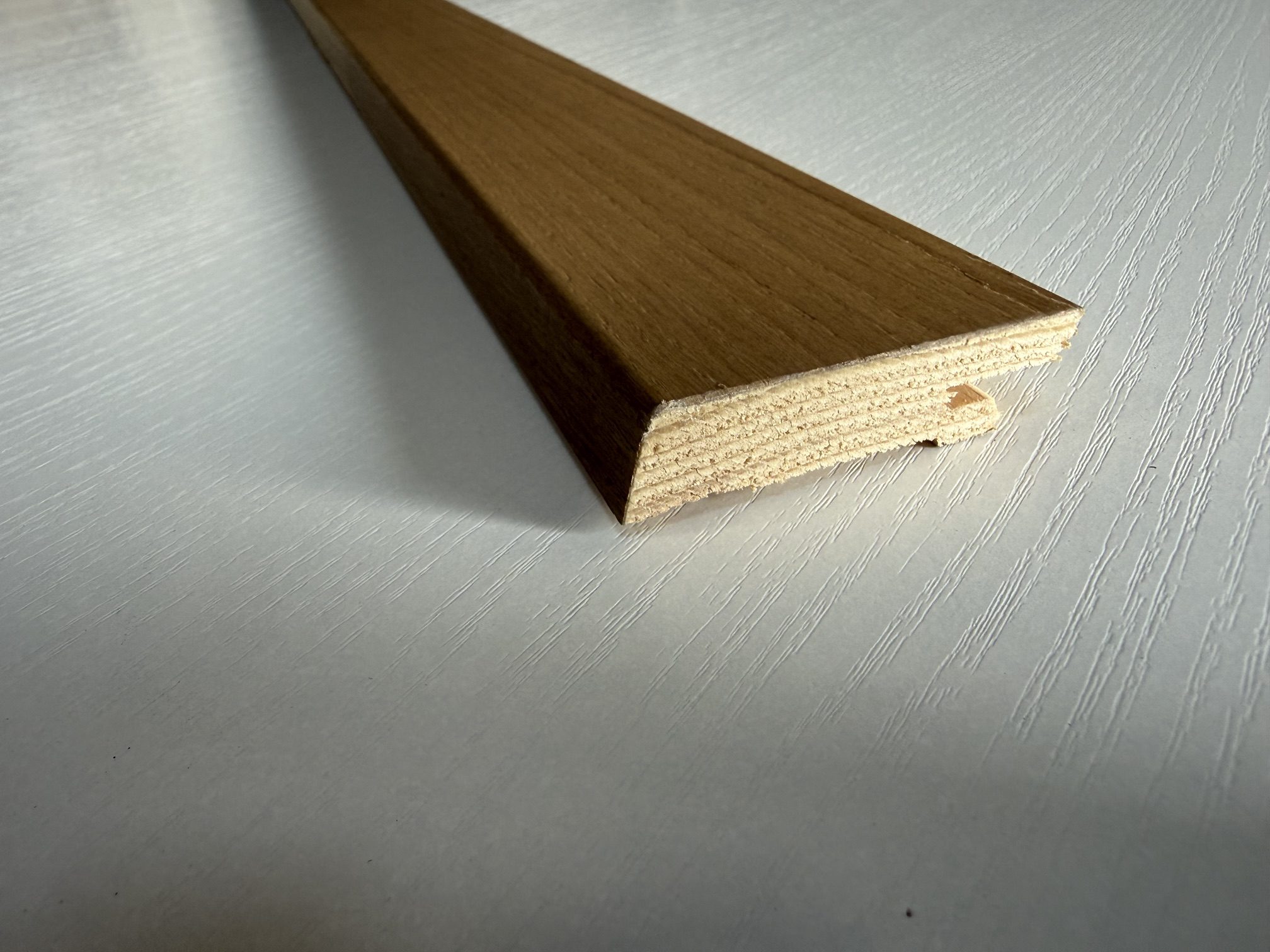 Põrandaliist sponeeritud tamm cappuccino lakitud profiil 15x60mm