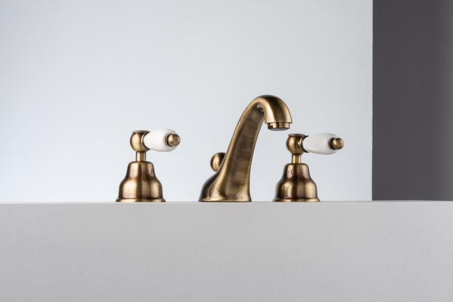 Kolme avaga valamusegisti Emmevi Decò Ceramic 121033, pop-up põhjaklapiga, pronks Kolme avaga valamusegisti Emmevi Decò Ceramic 121033, pop-up põhjaklapiga, pronks