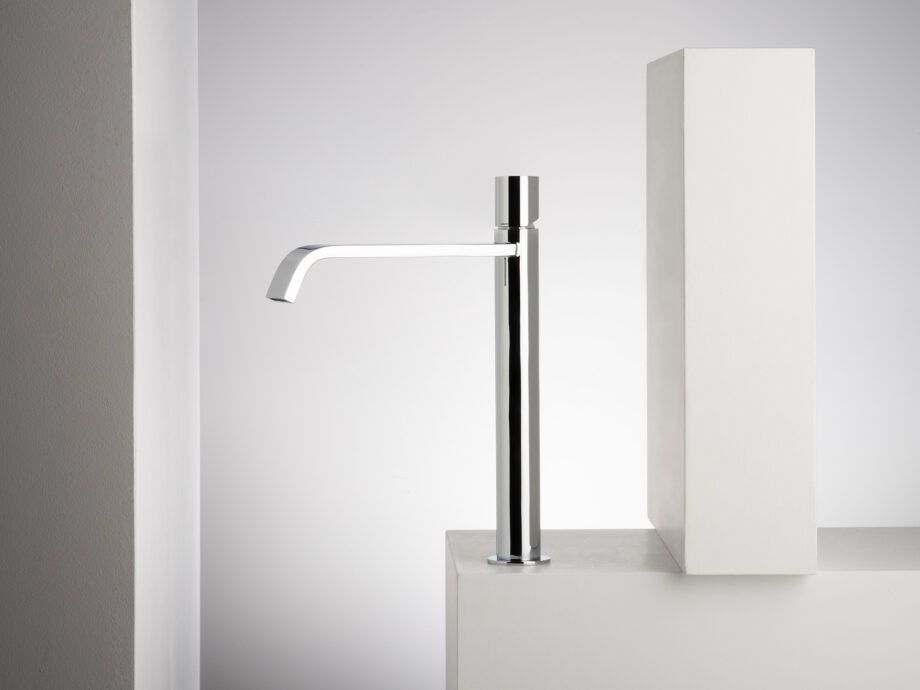 Kõrge valamusegisti Emmevi Minù 83006, click-clack klapiga, kroom, standardne käepide Kõrge valamusegisti Emmevi Minù 83006, click-clack klapiga, kroom, standardne käepide
