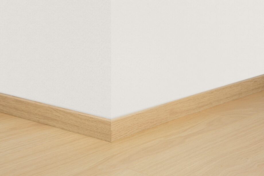 qssk00896-1 Põrandaliist tamm Quick-Step Natural Varnished Oak laminaadile, MDF, 12x58x2400 mm